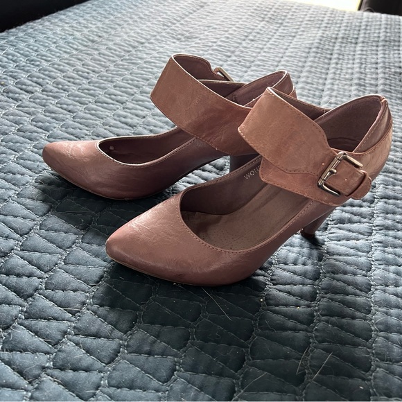 Novella Mauve Heels - Picture 2 of 8